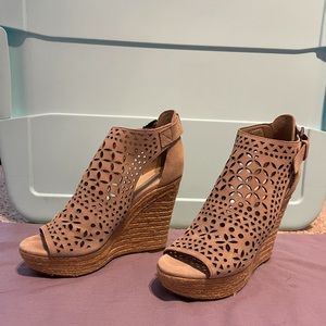 Marc Fisher size 7 Laser cut wedge